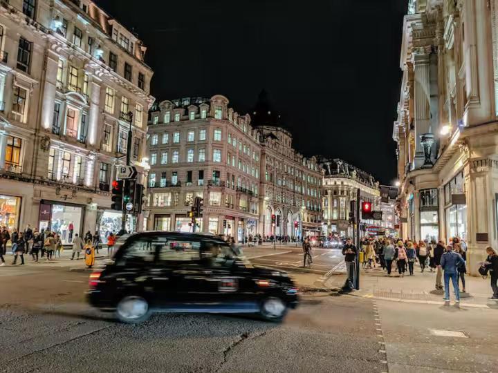Off Oxford Circus! Large Unique Artist'S Family And Friends Home London Exteriör bild